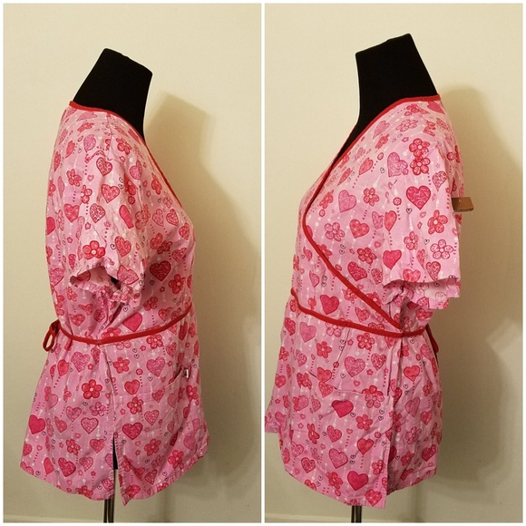 Heart Valentine' scrub top size medium pink white - Picture 2 of 8